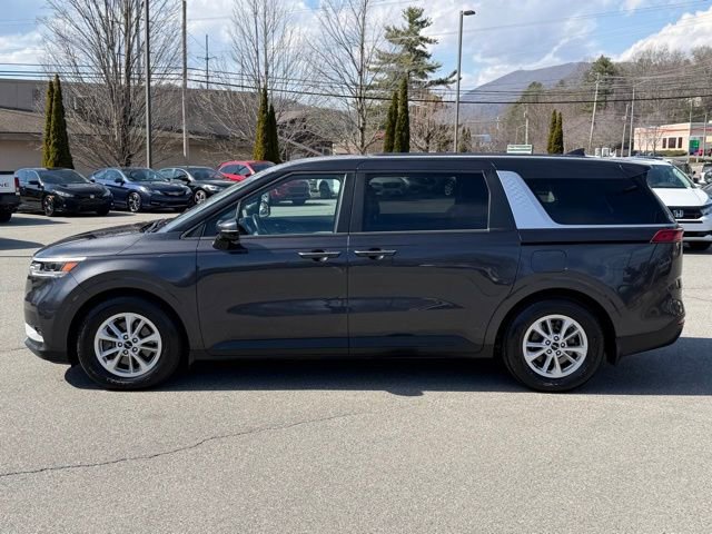 Used 2022 Kia Carnival LX image 8
