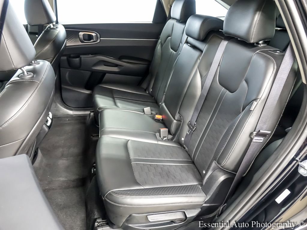 Used 2024 Kia Sorento S image 11