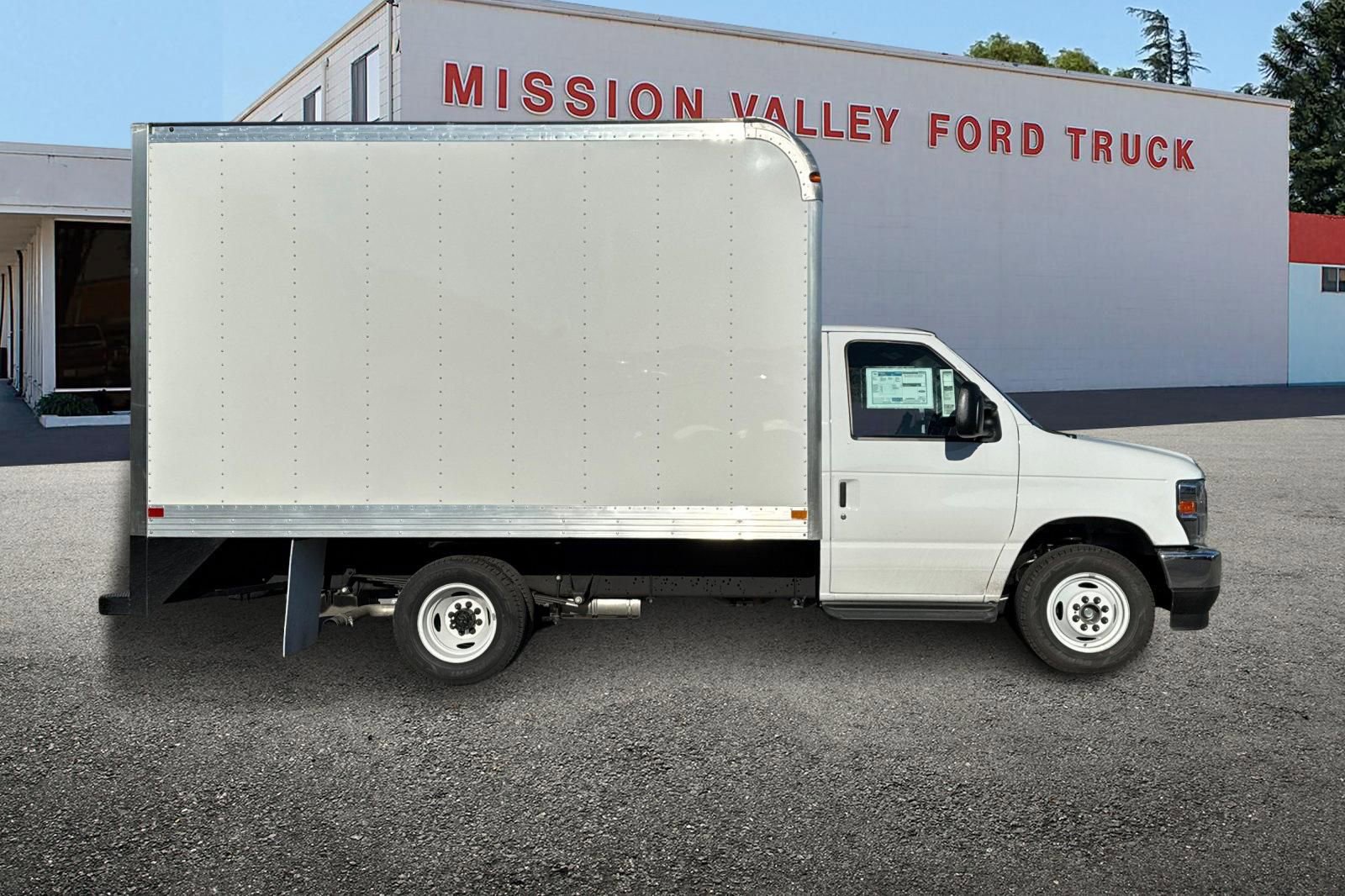 New 2026 Ford E-350 and Econoline 350 Super Duty w/ Power Equipment Group video 3