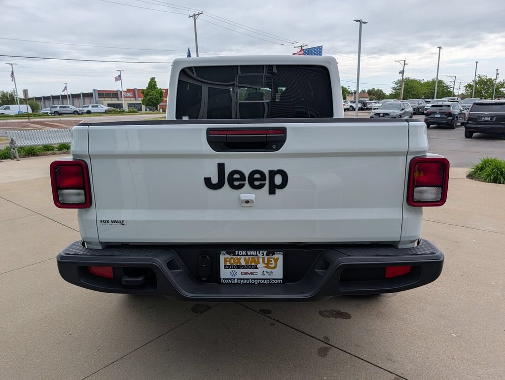 Used 2025 Jeep Gladiator Sport AWD/4WD image 4