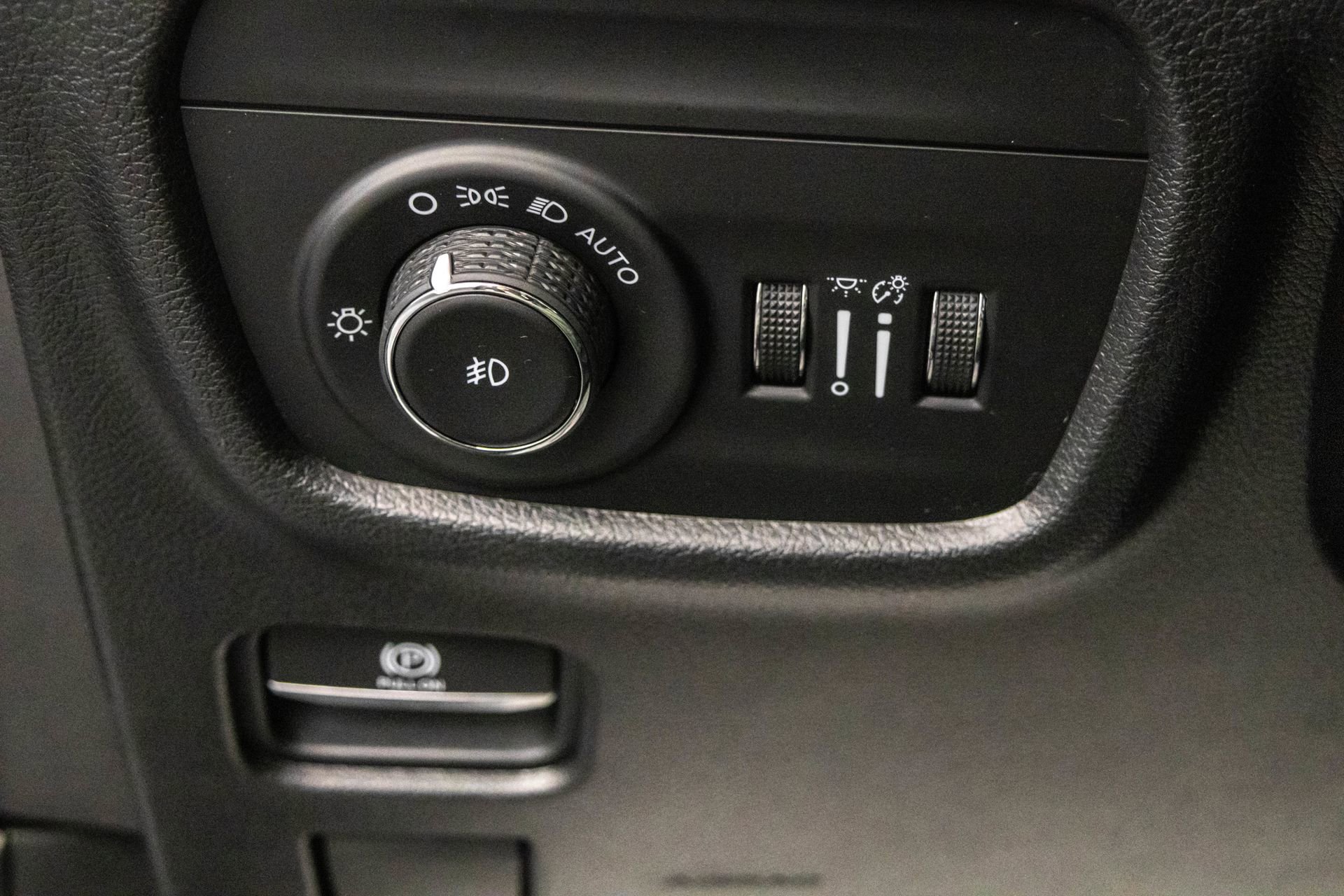 Used 2021 Jeep Grand Cherokee L Limited AWD/4WD image 18