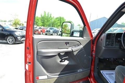 Used 2004 Chevrolet Silverado 2500 LS w/ Skid Plate Package AWD/4WD image 9