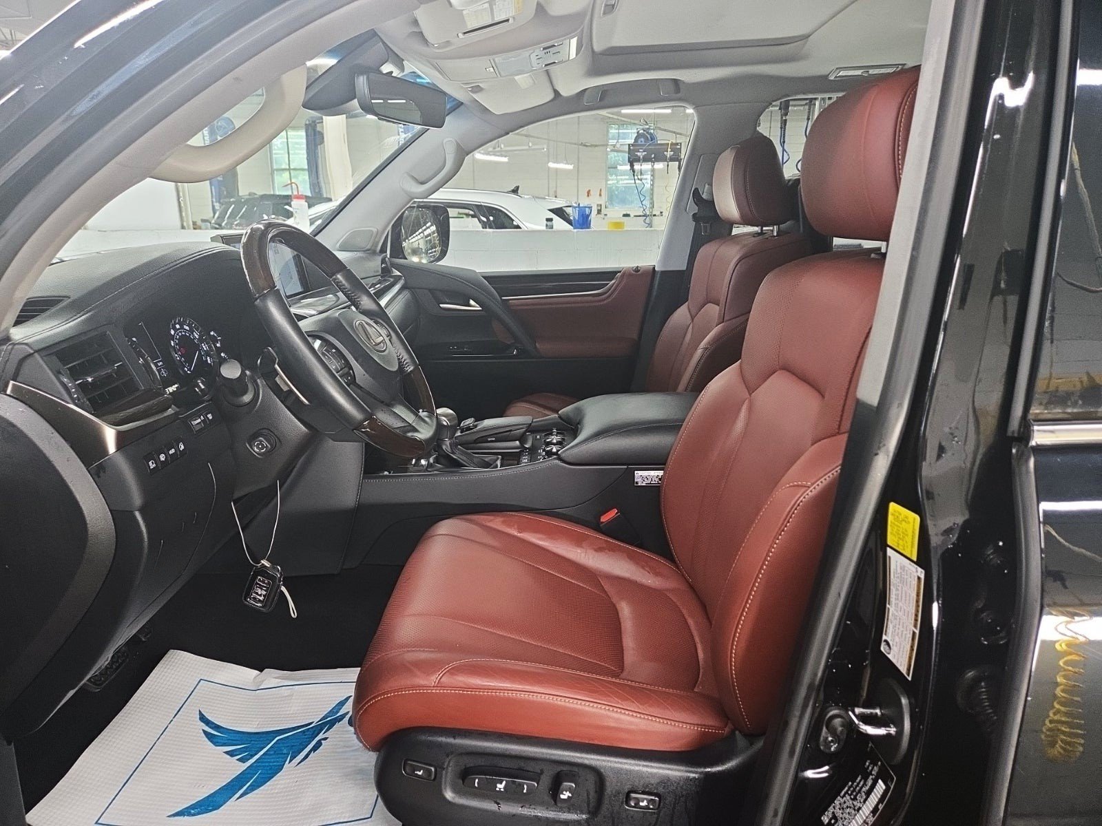 Used 2019 Lexus LX 570 4WD w/ Luxury Package image 7