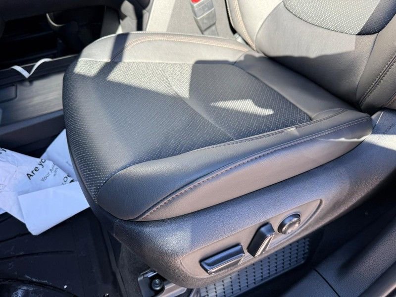 Used 2026 Toyota Sienna Limited image 18