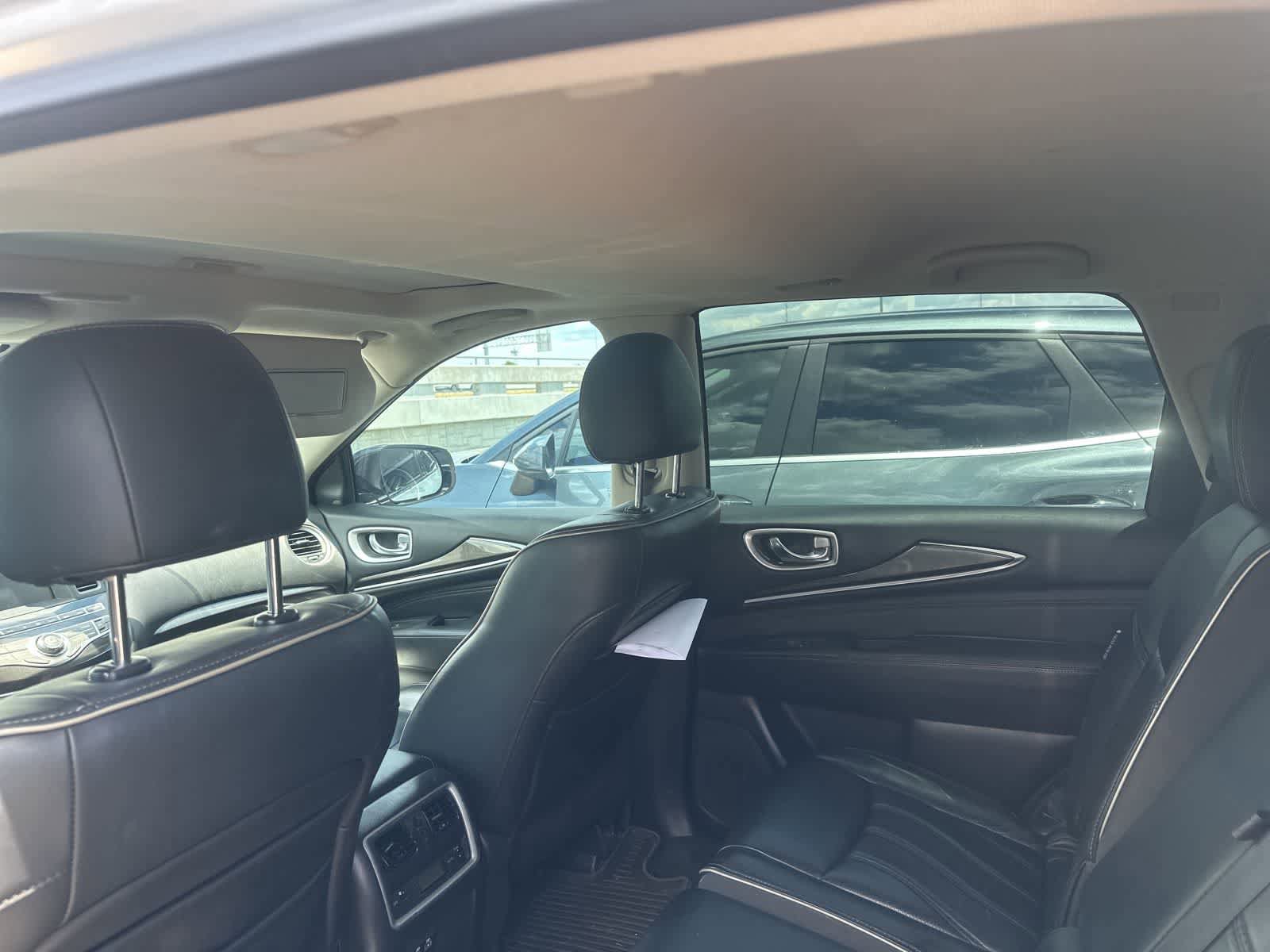 Used 2019 INFINITI QX60 Luxe w/ Essential Package FWD image 11