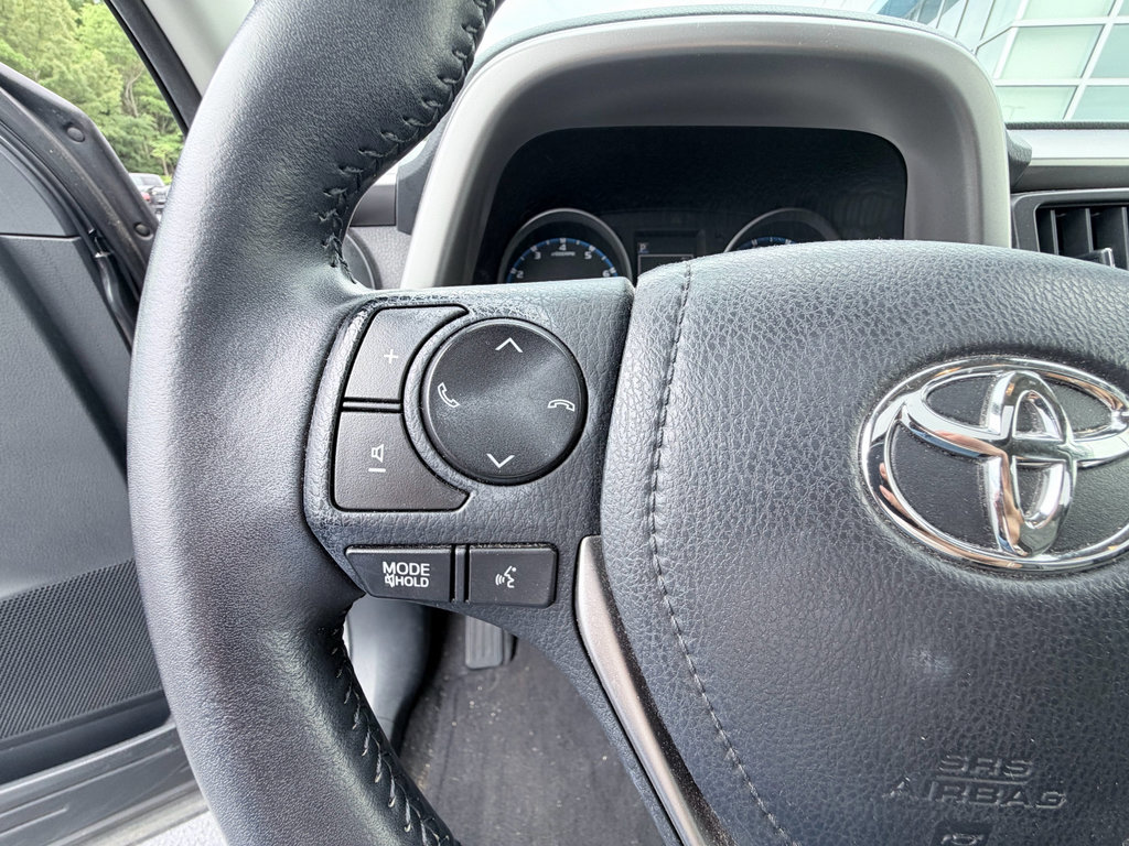 Used 2017 Toyota RAV4 XLE FWD image 14