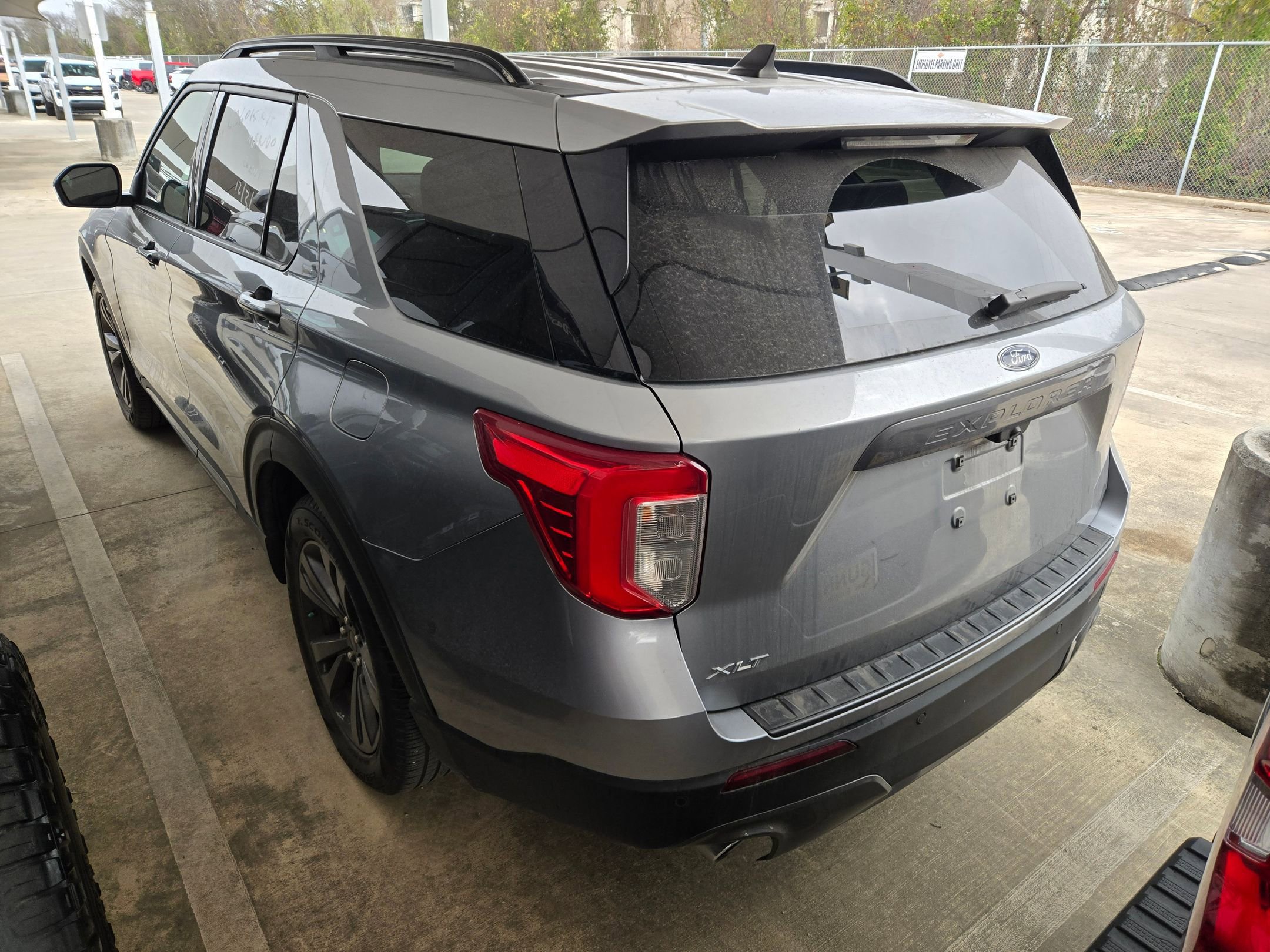 Used 2022 Ford Explorer XLT w/ Equipment Group 202A image 5