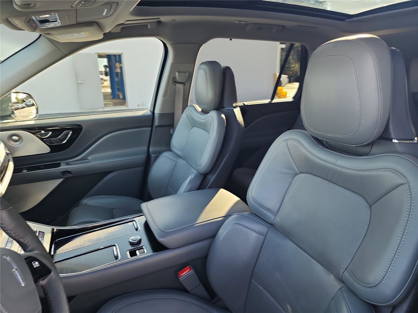 Used 2020 Lincoln Aviator Reserve w/ Equipment Group 202A image 14