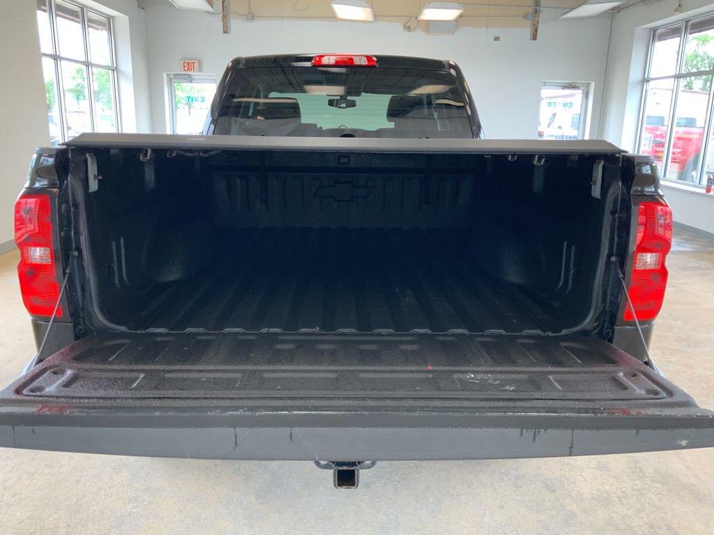 Used 2018 Chevrolet Silverado 1500 Custom w/ Custom Value Package AWD/4WD image 8