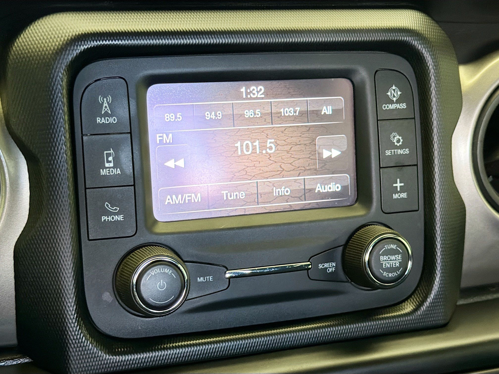 Used 2021 Jeep Gladiator Sport AWD/4WD image 9