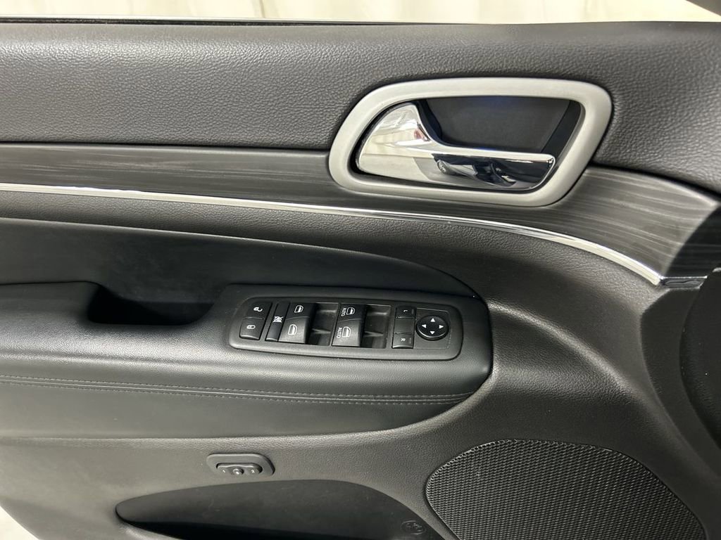 Certified 2021 Jeep Grand Cherokee Limited w/ Trailer Tow Group IV image 11