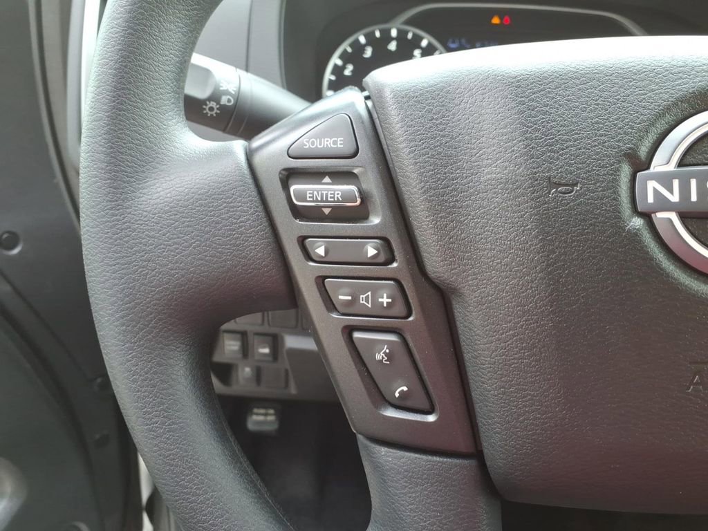 Used 2025 Nissan Frontier SV AWD/4WD image 18