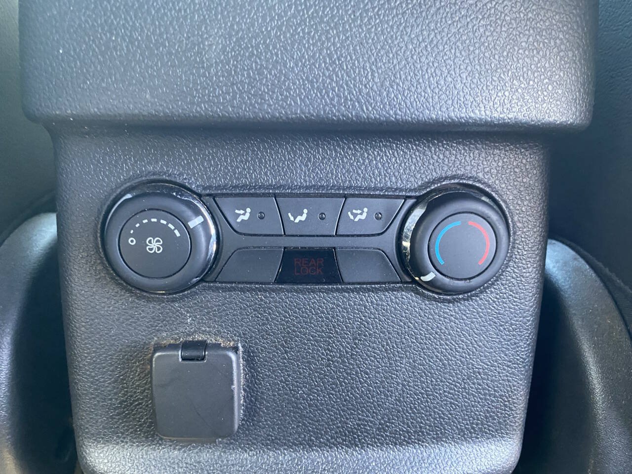 Used 2013 Ford Explorer XLT AWD/4WD image 24
