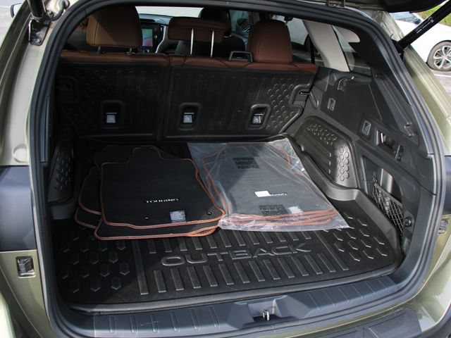 Used 2025 Subaru Outback Touring XT AWD/4WD image 11
