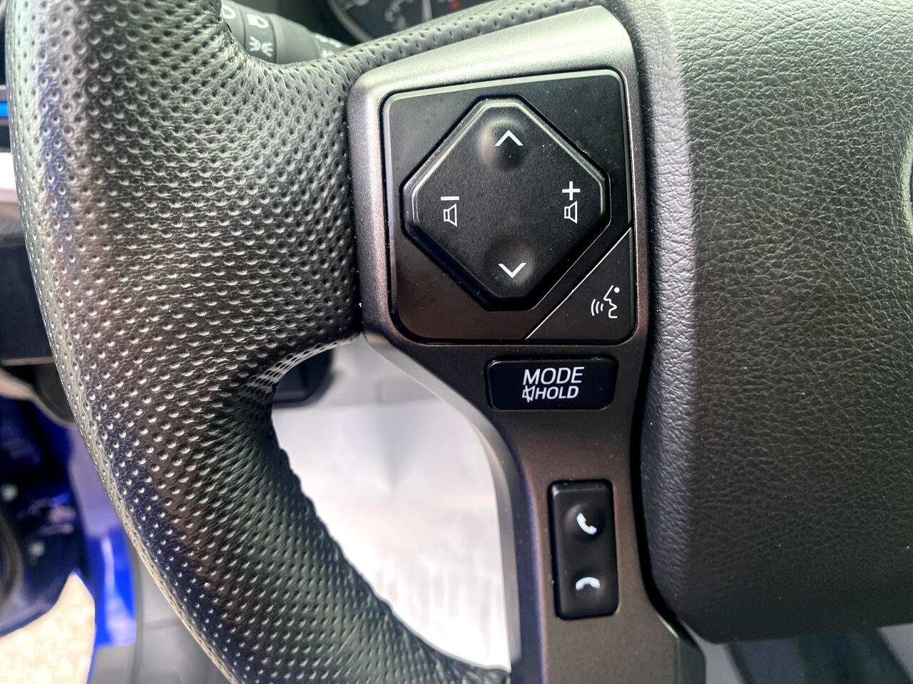 Used 2022 Toyota Tacoma TRD Off-Road image 17