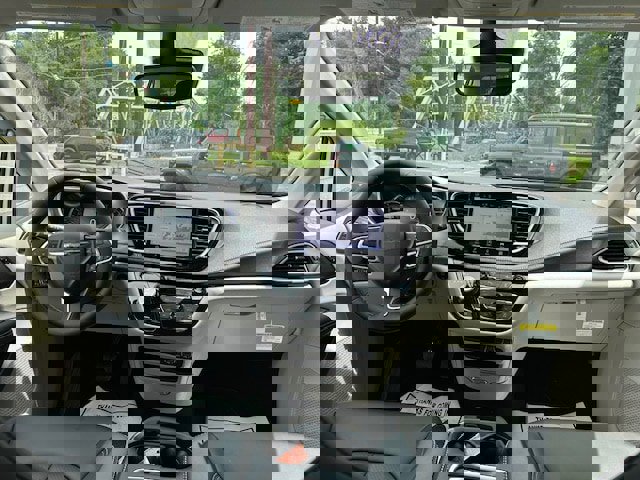 New 2023 Chrysler Pacifica Touring-L image 27