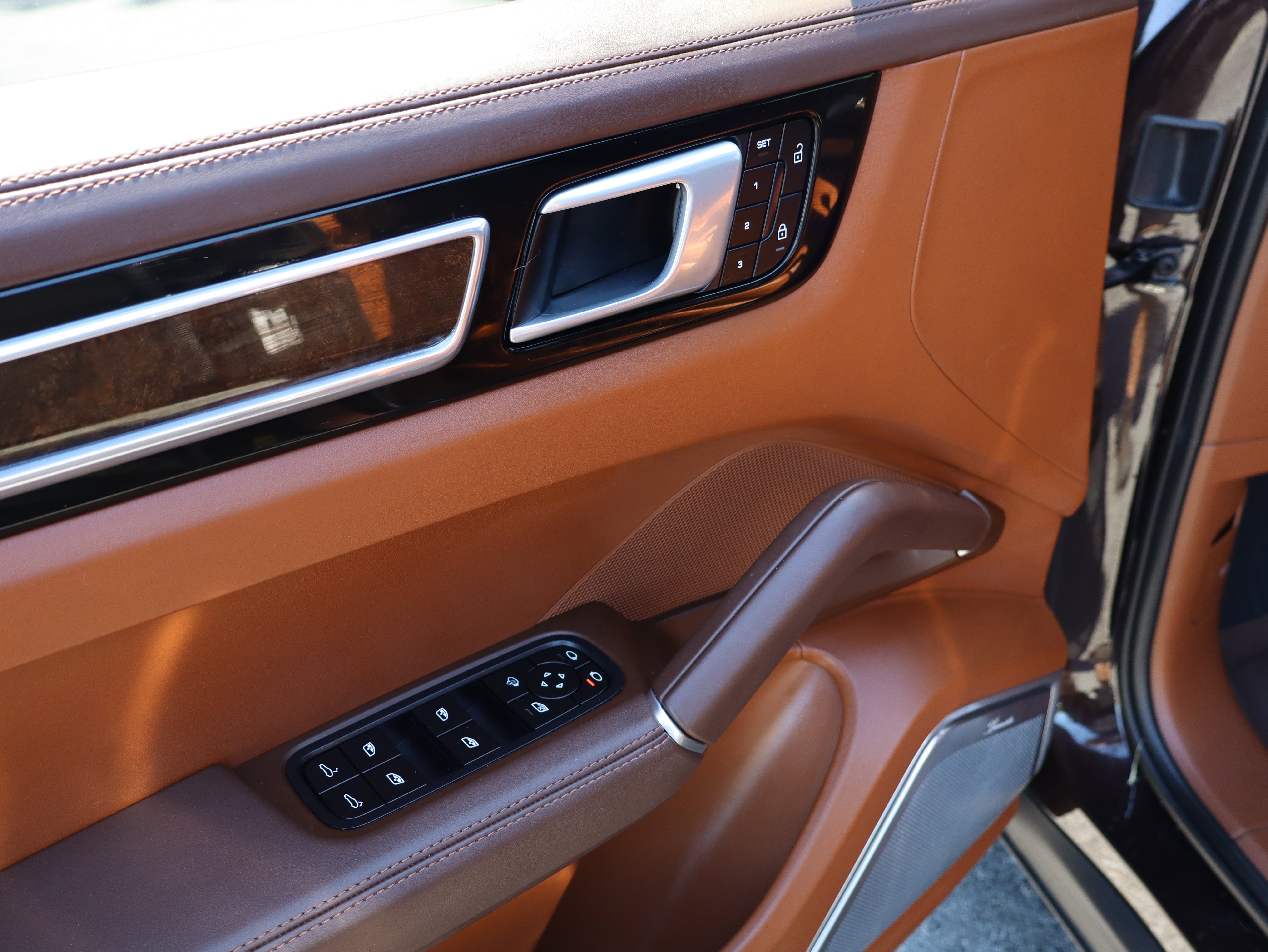 Used 2022 Porsche Cayenne image 20