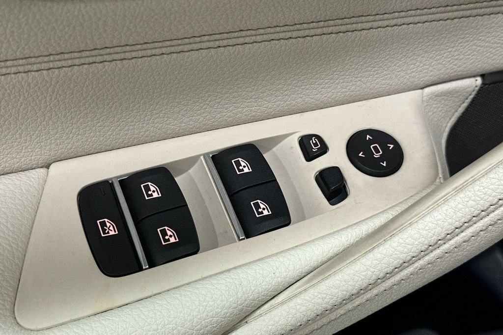 Used 2023 BMW 530e w/ Premium Package RWD image 12