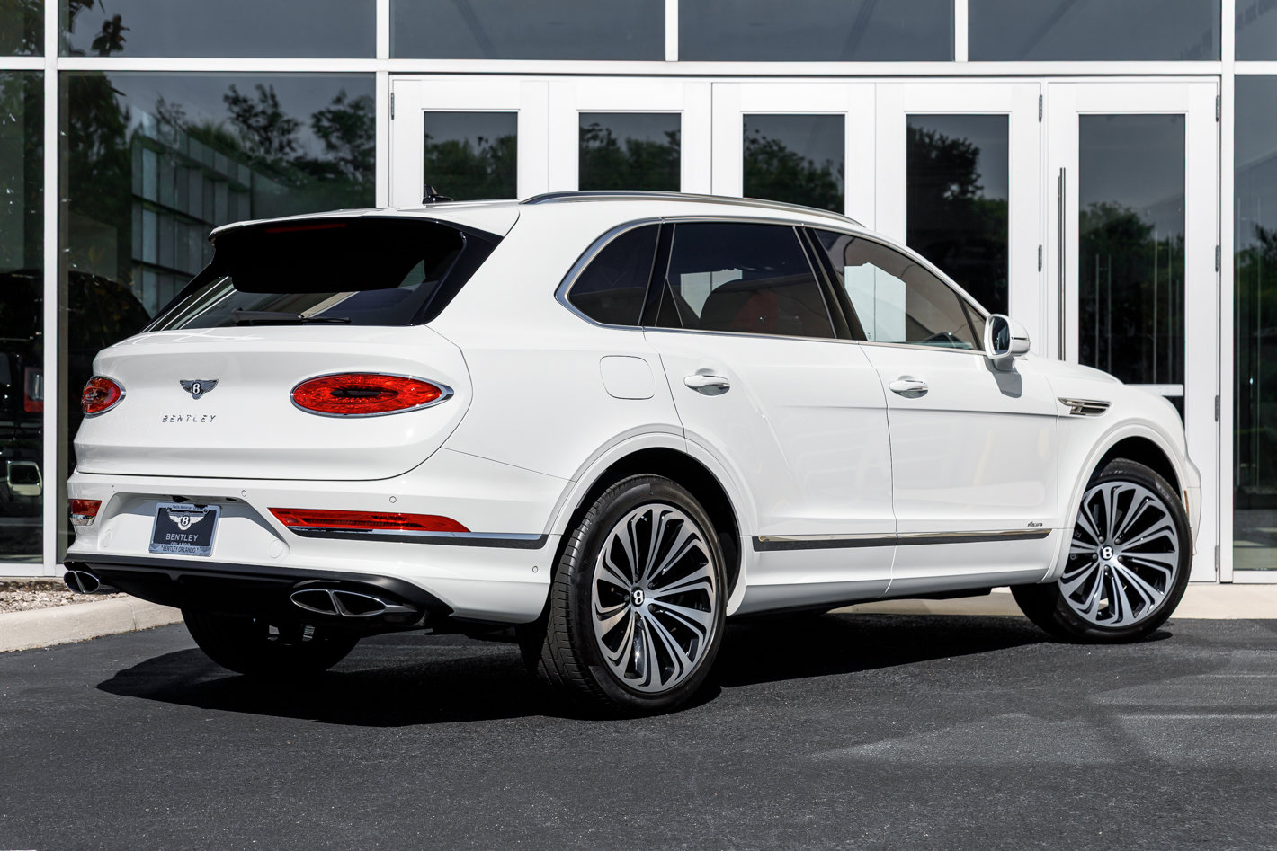 Used 2023 Bentley Bentayga AWD/4WD image 3