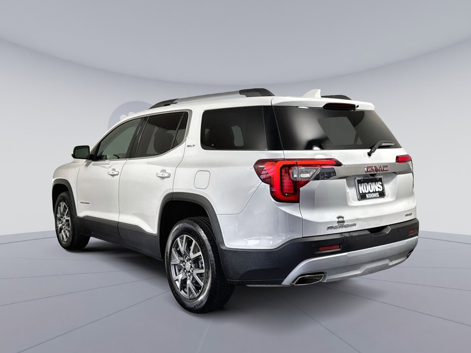 Used 2023 GMC Acadia SLT w/ Preferred Package image 4