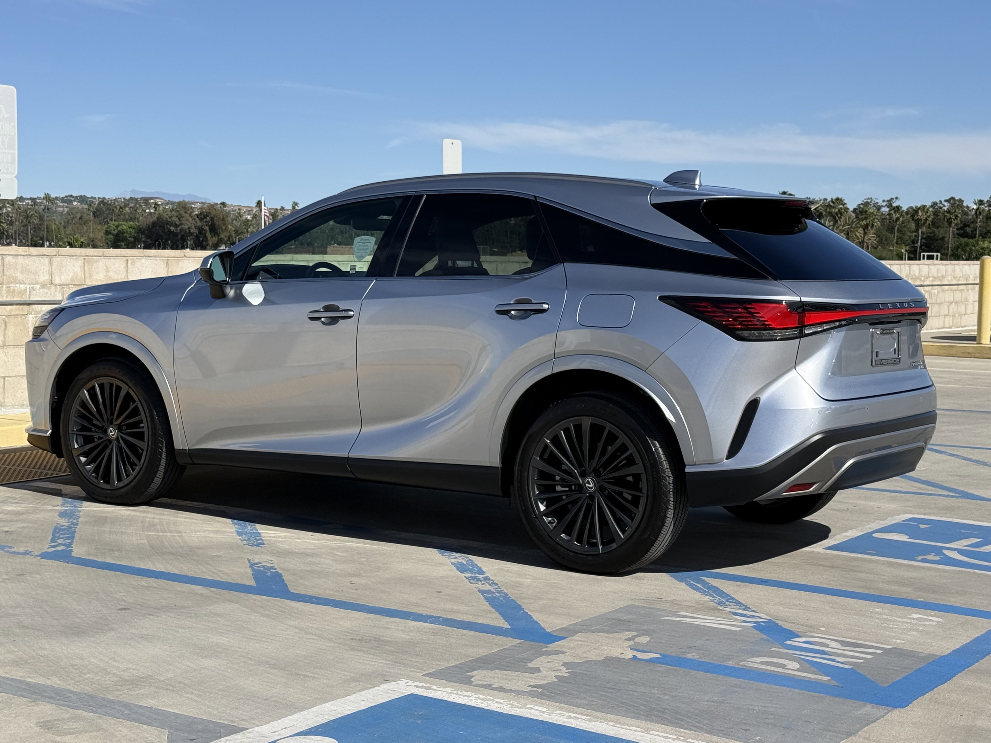 Used 2025 Lexus RX 350h w/ Convenience Package image 9