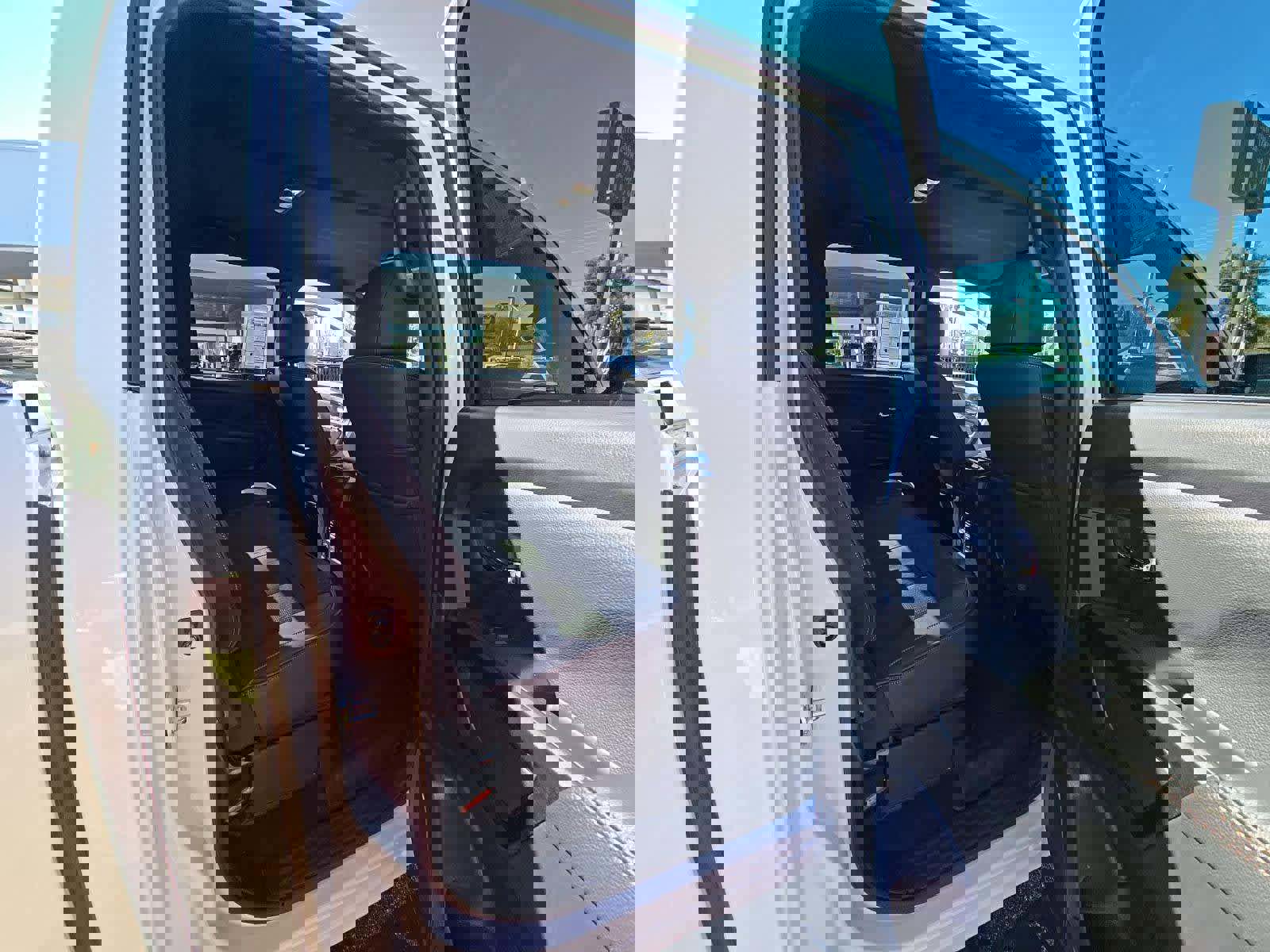 Used 2024 Nissan Titan PRO-4X w/ Pro-4x Utility Package image 10