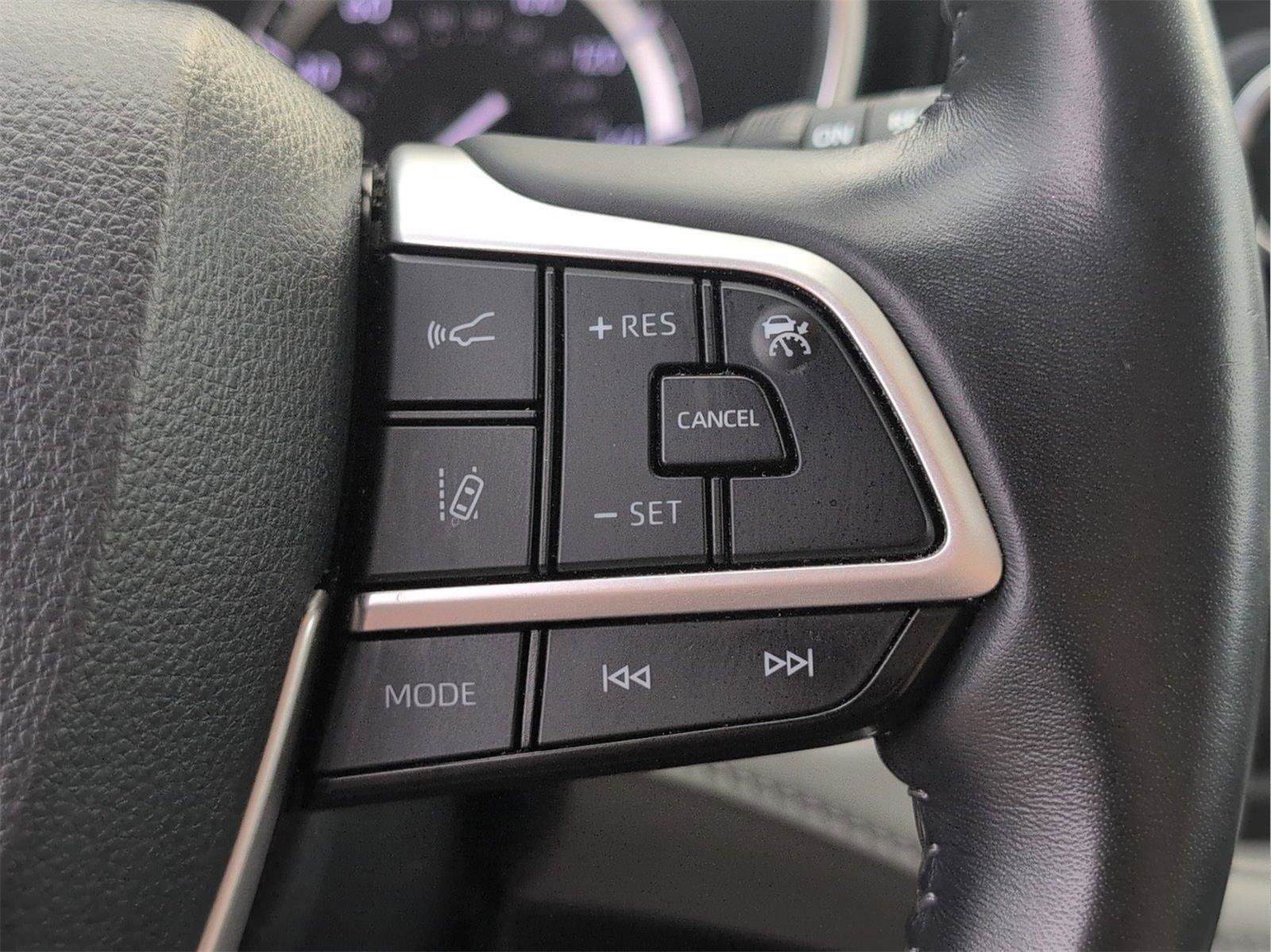 Used 2022 Toyota Highlander XLE image 26