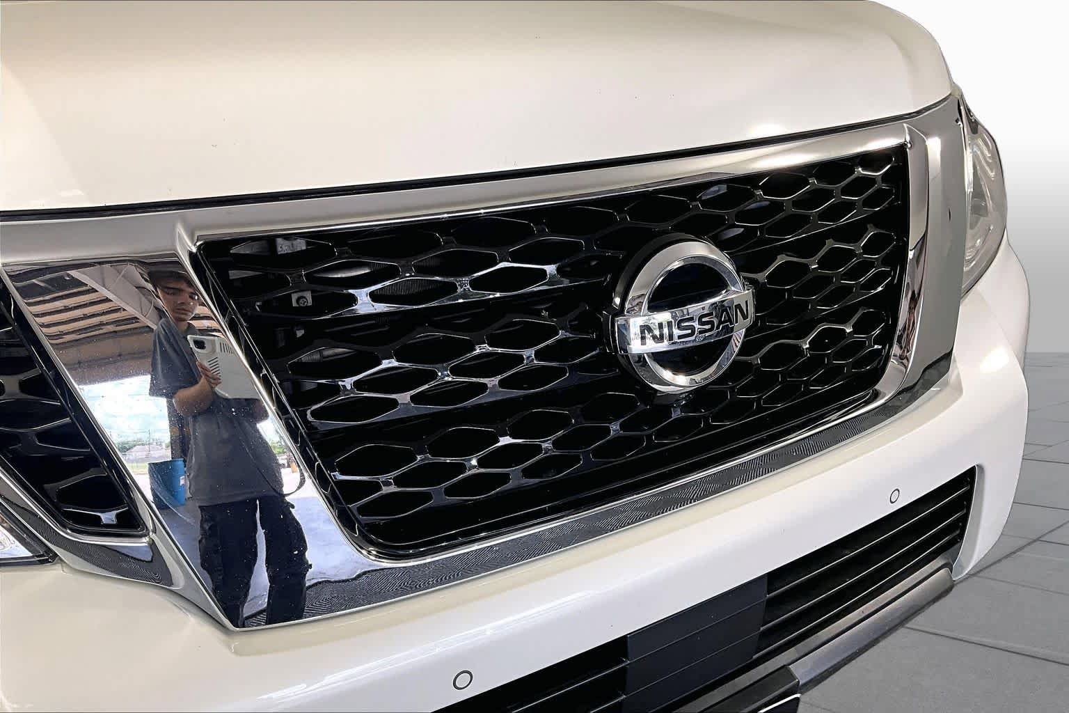 Used 2020 Nissan Armada Platinum w/ Captain's Chairs Package RWD image 27
