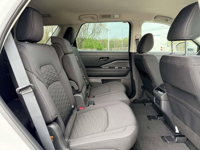 Used 2025 Nissan Pathfinder SV image 11