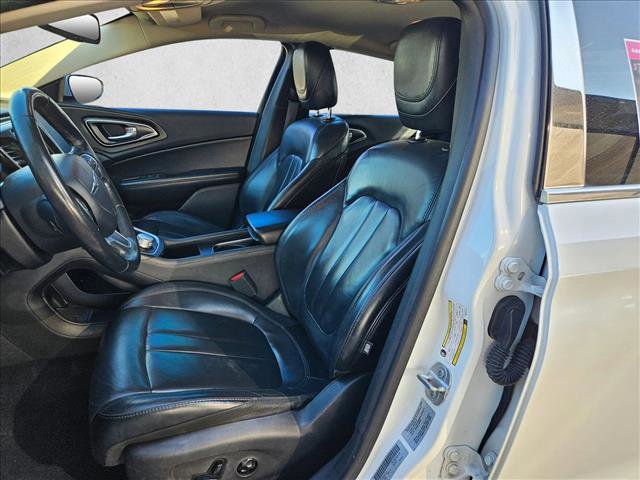 Used 2017 Chrysler 200 Limited Platinum image 19