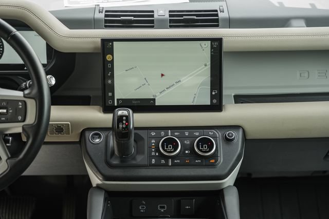 Used 2022 Land Rover Defender 110 SE AWD/4WD image 32
