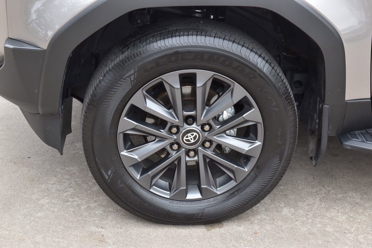 Used 2025 Toyota Land Cruiser image 39