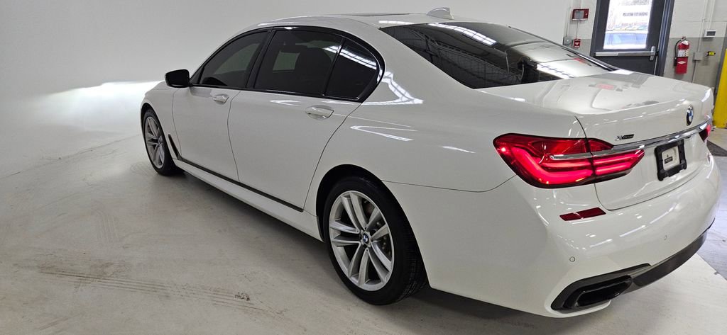 Used 2017 BMW 750i xDrive image 6