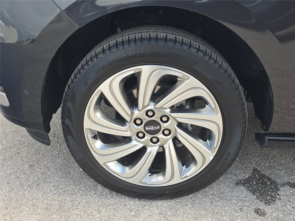 Certified 2024 Lincoln Navigator Reserve AWD/4WD image 10