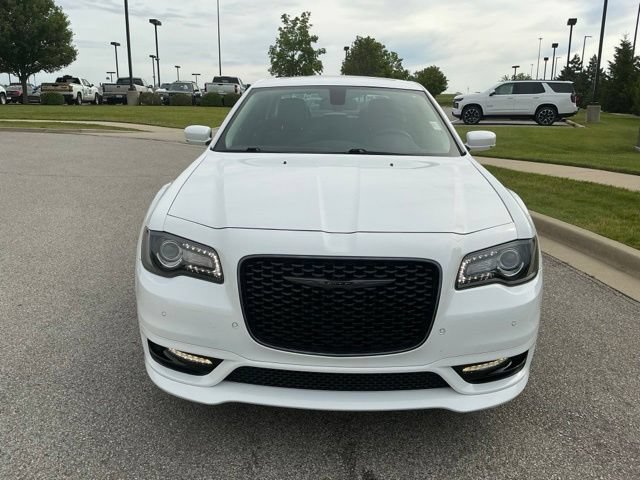 Used 2022 Chrysler 300 Touring L w/ Popular Equipment Group AWD/4WD image 9