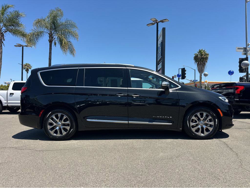 Used 2023 Chrysler Pacifica Pinnacle FWD image 43