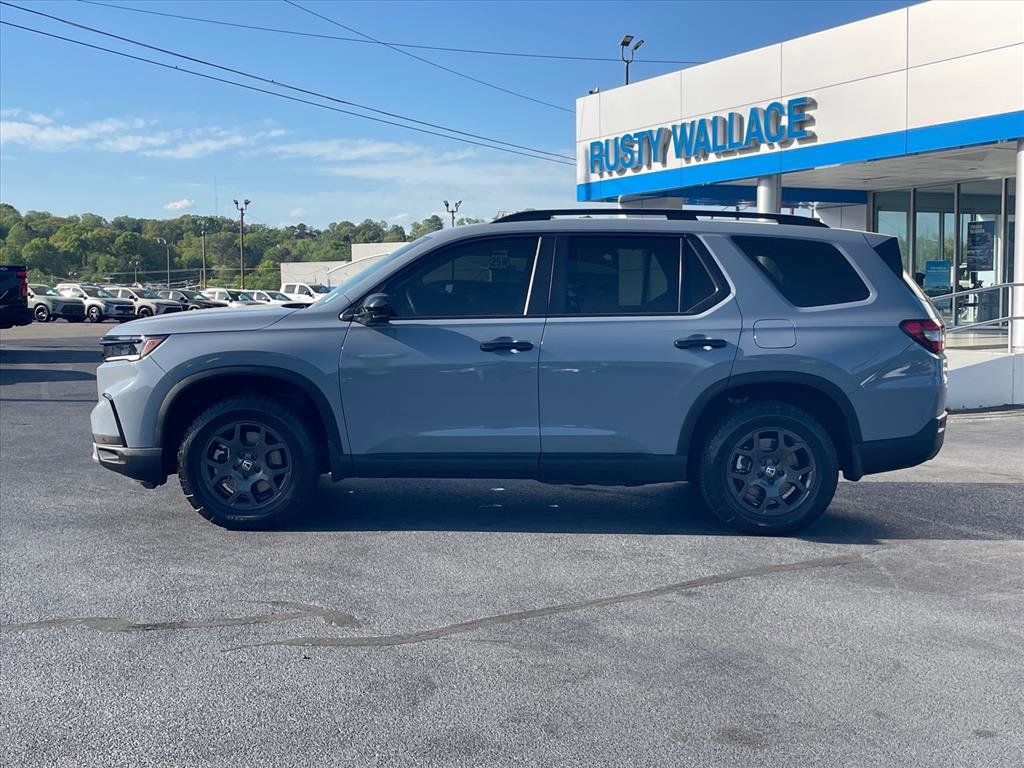 Used 2024 Honda Pilot TrailSport image 4