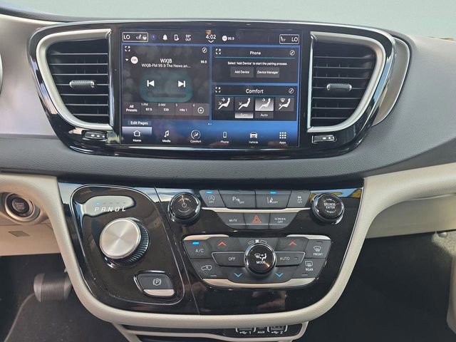 Used 2024 Chrysler Pacifica Touring-L FWD image 27