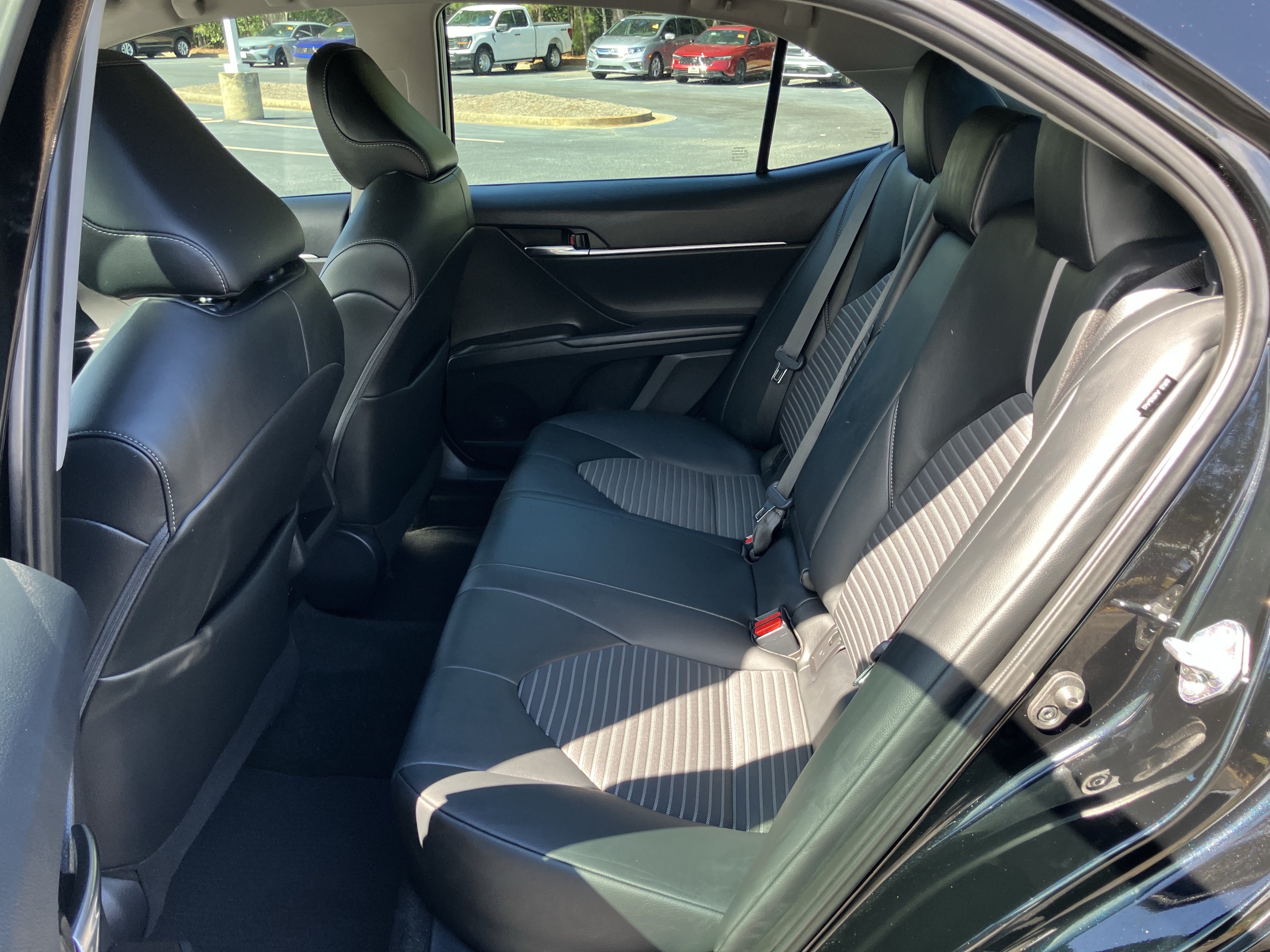 Used 2022 Toyota Camry SE FWD image 33
