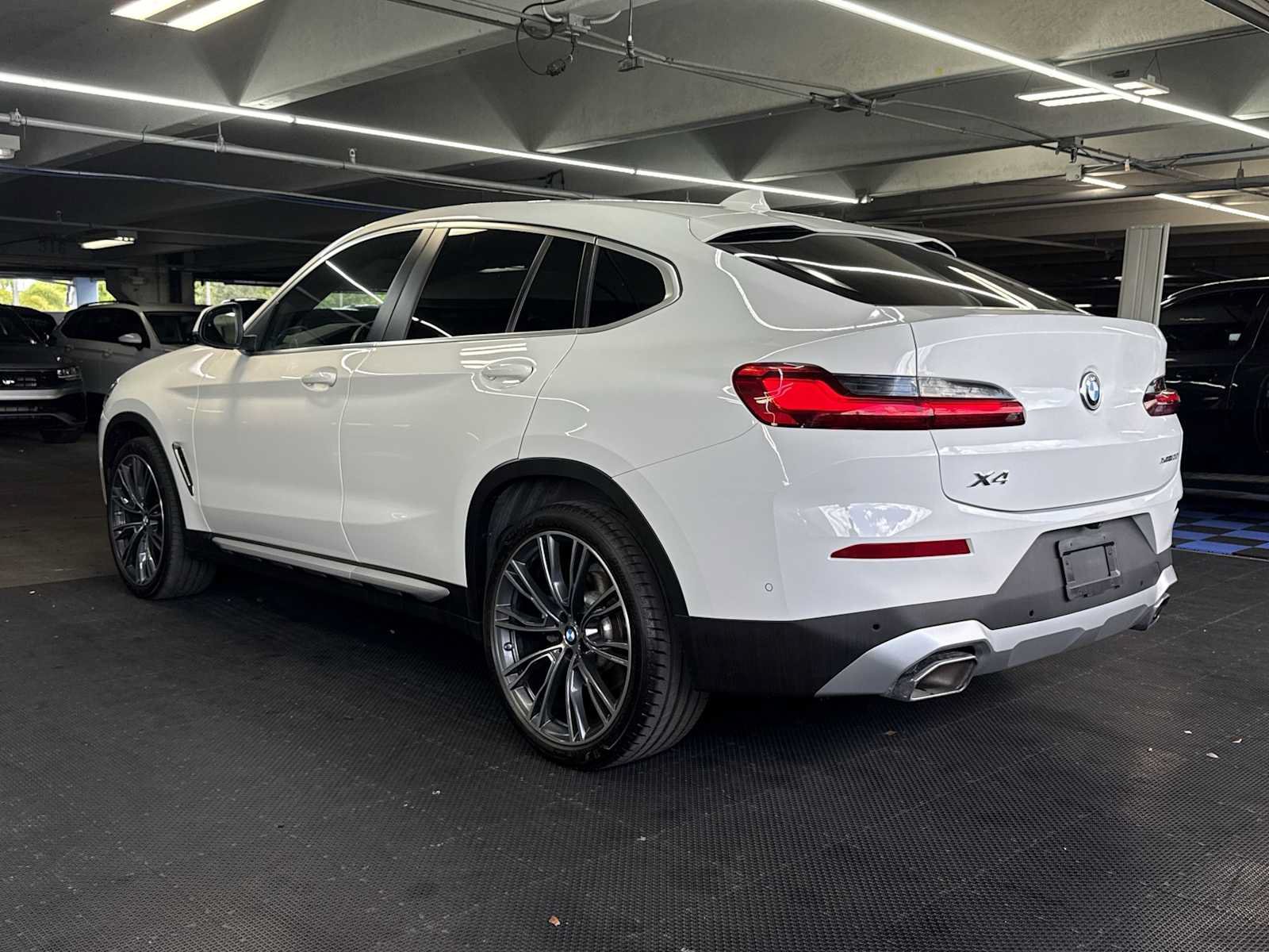 Used 2024 BMW X4 xDrive30i w/ Parking Assistance Package AWD/4WD image 6