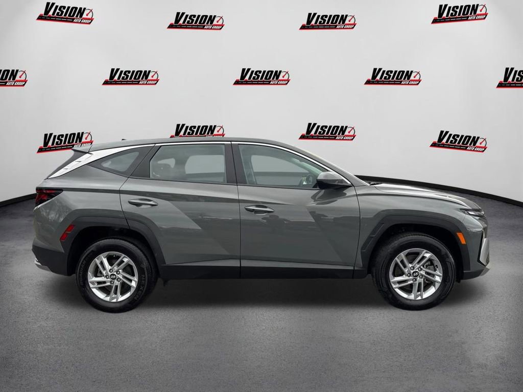 Used 2025 Hyundai Tucson SE AWD/4WD image 4
