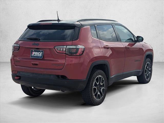 Used 2025 Jeep Compass Trailhawk image 5