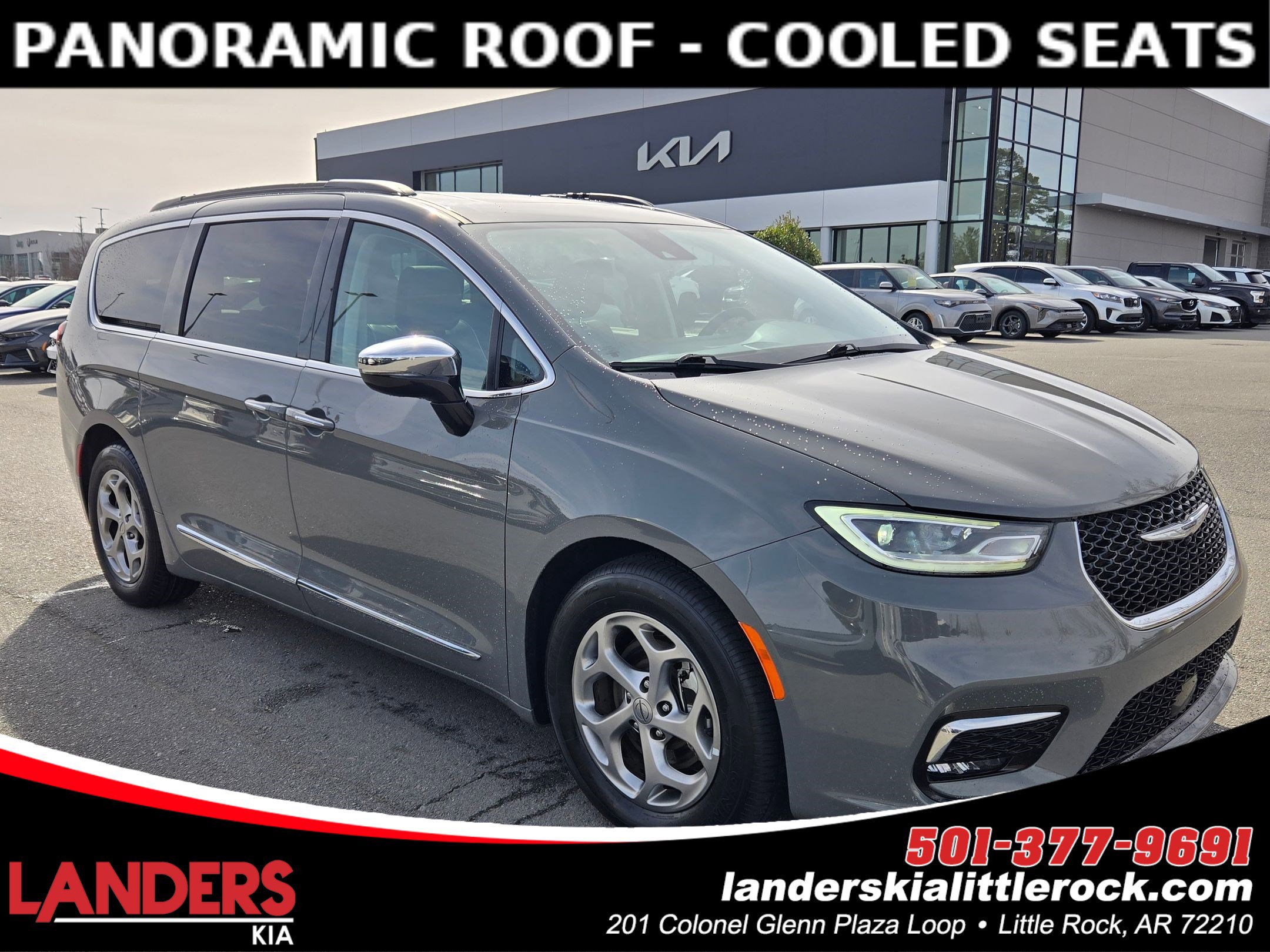 Used 2023 Chrysler Pacifica Limited image 1