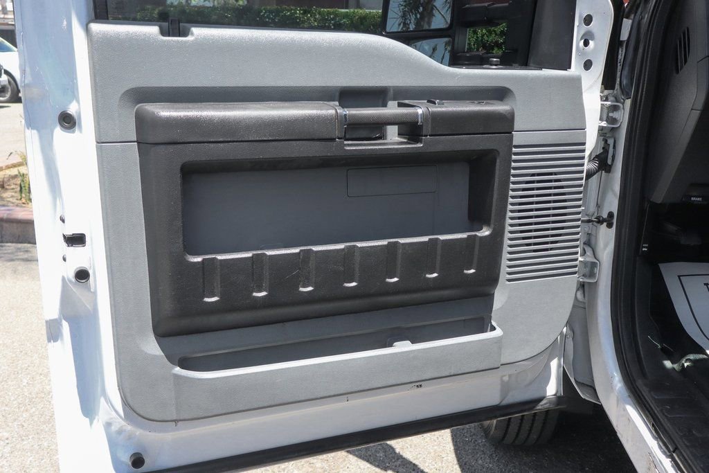 Used 2016 Ford F550 2WD Regular Cab Super Duty image 13