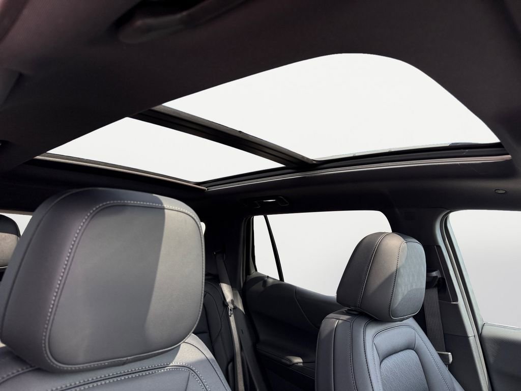 New 2026 Chevrolet Equinox LT w/ Convenience Package II AWD/4WD image 16