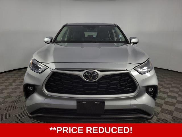 Used 2025 Toyota Highlander LE AWD/4WD image 2