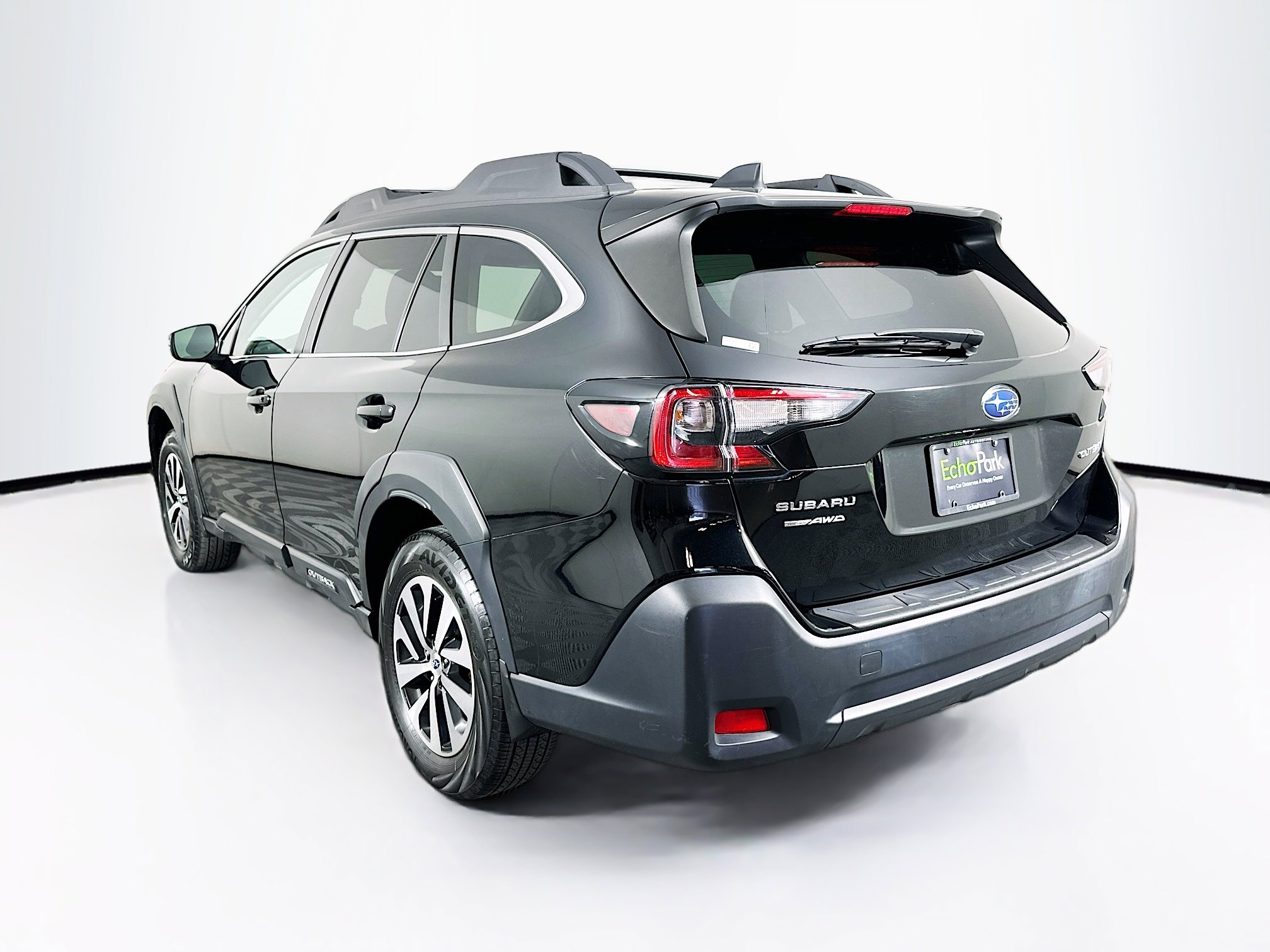 Used 2023 Subaru Outback Premium AWD/4WD image 5