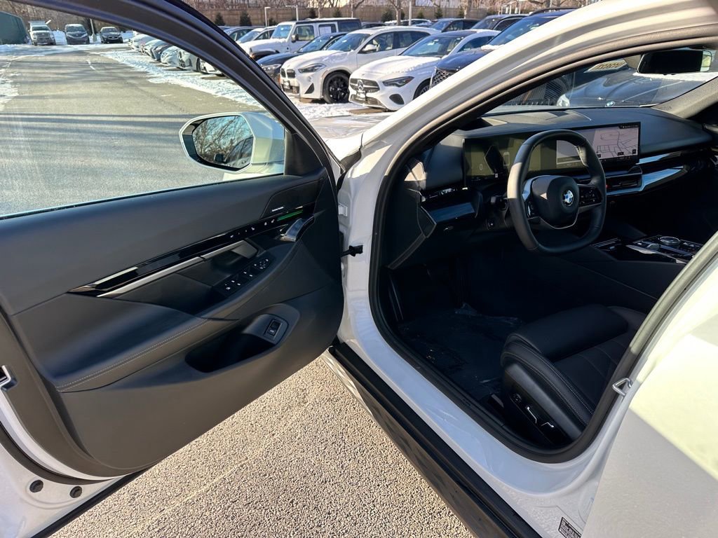 Used 2025 BMW 530i xDrive 530i xDrive w/ Premium Package image 15