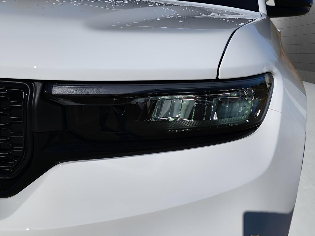 New 2025 Jeep Grand Cherokee Altitude image 12