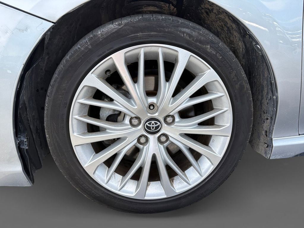 Used 2018 Toyota Camry SE w/ Moonroof Package FWD image 16